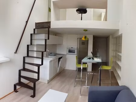 t1 bis duplex meublé de 34 m2 sur ile de nantes  à 3 min à pied des trams t2/t3