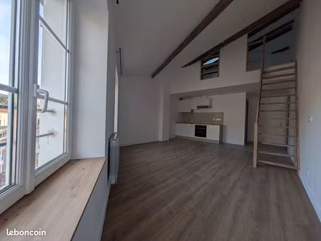 appartement loft rénové avec mezzanine – 40 m² – centre de chauffailles
