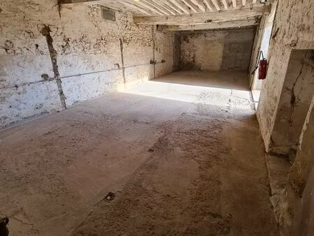 entrepôt / dépôt / local de 95 m2