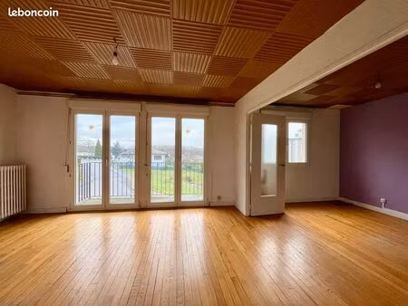 t4 de 72m2 avec balcon  cave et parking