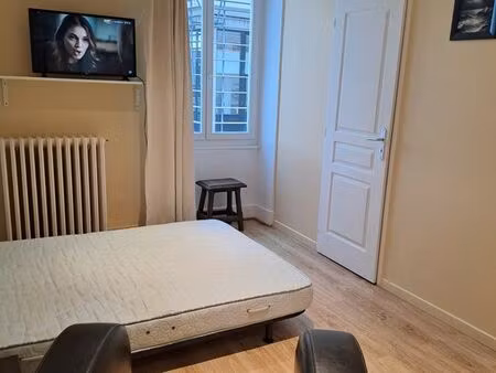 studio meublé plein centre ville refait à neuf