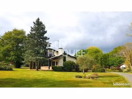 propriété 8 pièces 160 m²