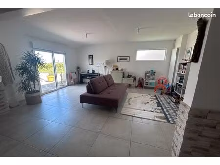 maison ancienne rénové avec garage et jardin