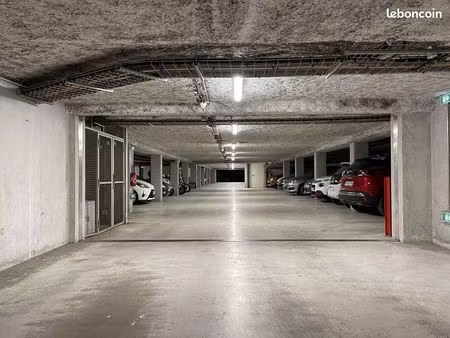 loue place de parking souterrain