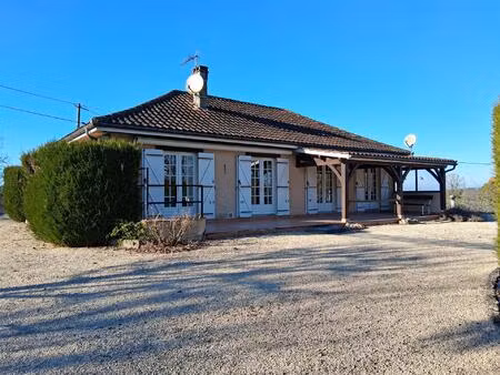 maison de plain-pied  piscine  terrain clos de 3176m²
