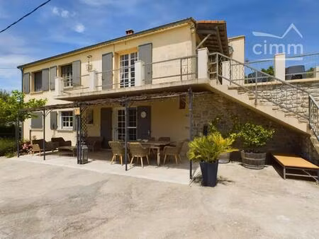 villa de 165m² avec piscine sur terrain de 9422m²