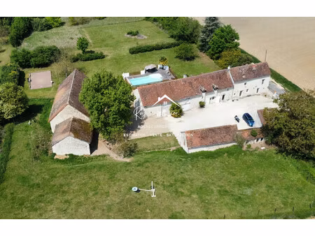vue sur la campagne et sur la piscine