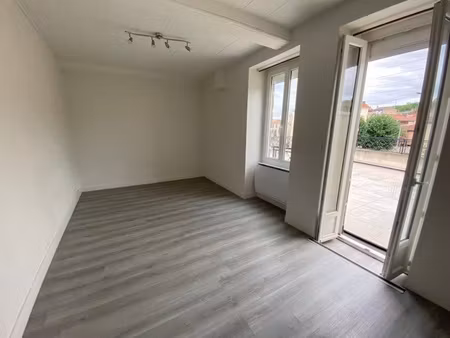 f1 bis avec terrasse - 38m2 - centre aubière