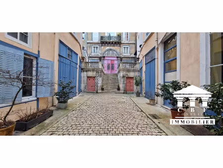 hyper centre-chalon sur saone-appartement sur cour au calme-4 pi