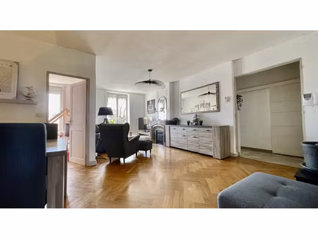 superbe t3 traversant / 84 m2 + cave / visite virtuelle