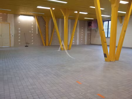 a vendre -bureaux / surface de vente / stockage - centre ville fourchambault
