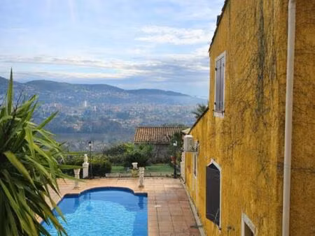 villa 165 m² - 6 pièces et dépendances