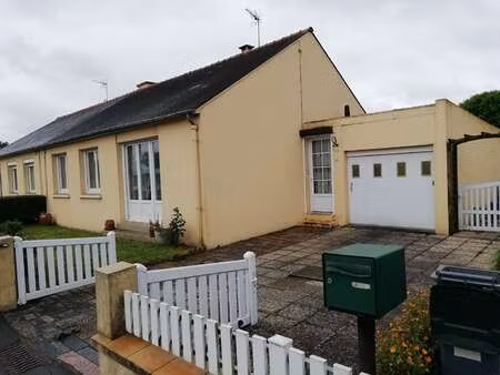 location maison à saint-méen-le-grand (35290) : à louer / 77m² saint-méen-le-grand