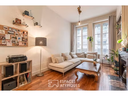 ancien rénové proche de la place sainte-anne