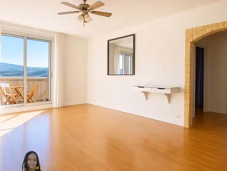 appartement f4 avec balcon - loggia - cave et parking/ st je