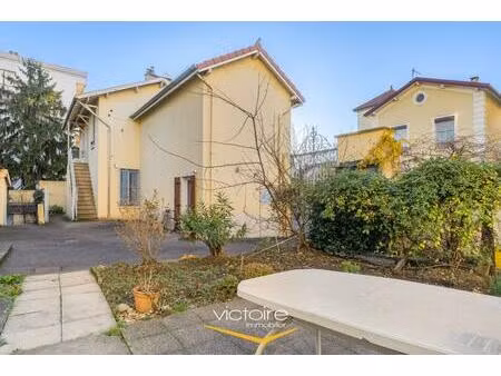 montchat - a 5 min du tram t3 et du parc bazin - jolie maison rénovée de 2 ch