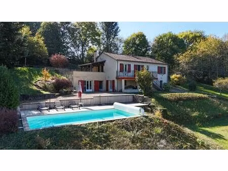 belle maison avec piscine et gîte