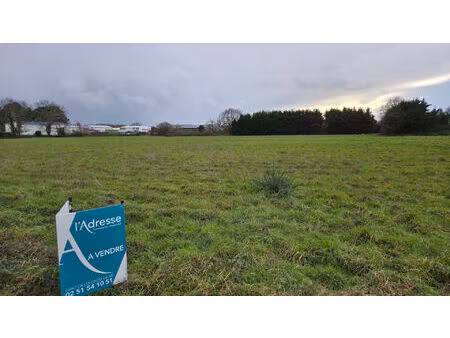 vente terrain  693.00m²  commequiers