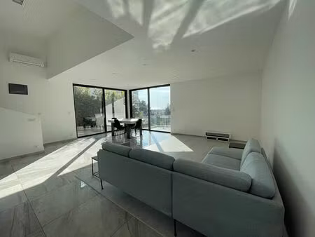 a louer - appartement meublé - rénové- dans villa t3 carry le rouet de 74m2  proche plage 