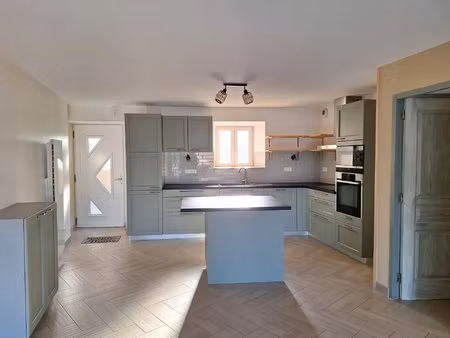 maison de village t4 avec jardin à louer à vernoux-en-vivarais