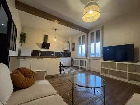 appartement rénové à proximité du centre-ville