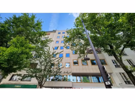 au pied de la place d'italie  bureaux rénovés à louer