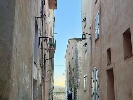 appartement à rénover dans la citadelle de bonifacio