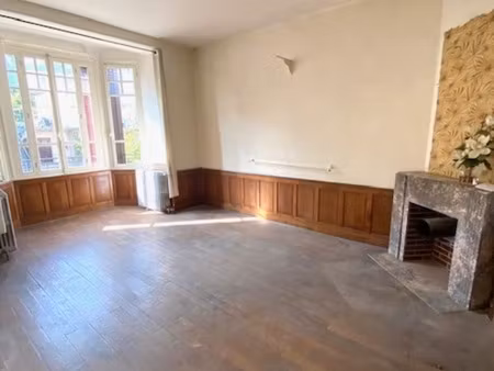 en exclusivite lons le saunier (39) maison de ville 5 min du centre-ville – jardin