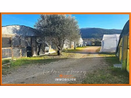 pignans : bien agricole composé d'une maison d'habitation de 86 m²  hangar  serre...sur un