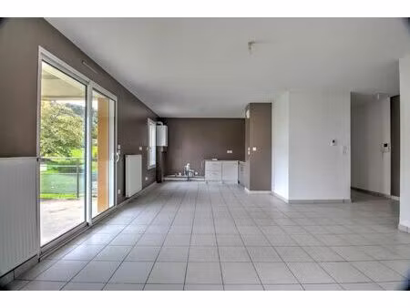 location appartement 3 pièces 76 m2 à saint-paul-en-jarez