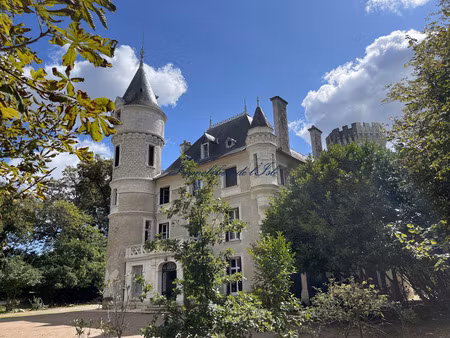 château à restaurer à javerlhac et la chapelle saint robert