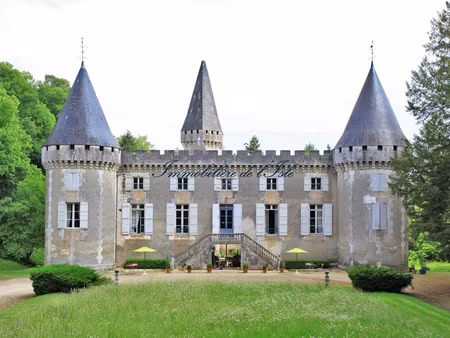 château à rénover à champagnac de belair