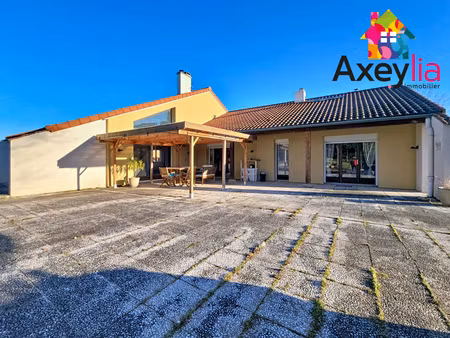 a vendre-renaison - maison 5 chambres avec piscine