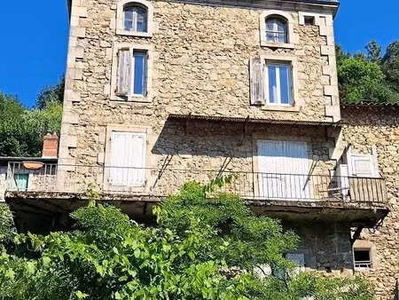 maison offrant de nombreuses possibilités d'aménagement à lamastre