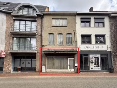 handelspand met dubbele straatligging in het centrum van diepenbeek