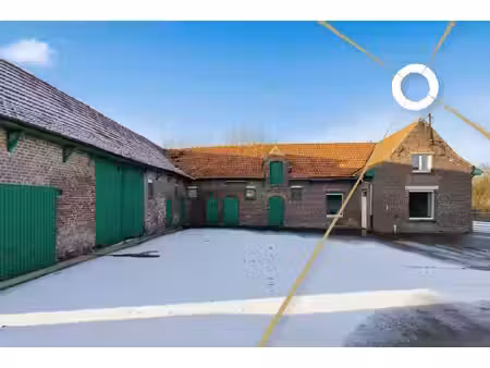 unieke te renoveren hoeve op 14.188 m² met adembenemend zicht op de kemmelberg