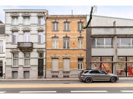 centraal gelegen  mooie burgerwoning.