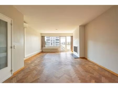 instapklaar appartement op prachtige visgraatparket