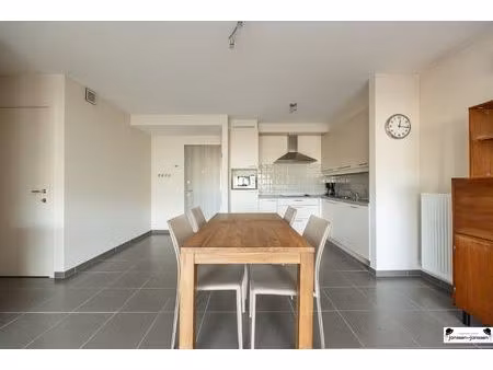 instapklaar 1-slaapkamerappartement met groot terras in hartje brasschaat