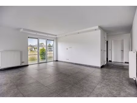 instapklaar gelijkvloers appartement met 2 slaapkamers  ruime tuin en parkeergelegenheid o