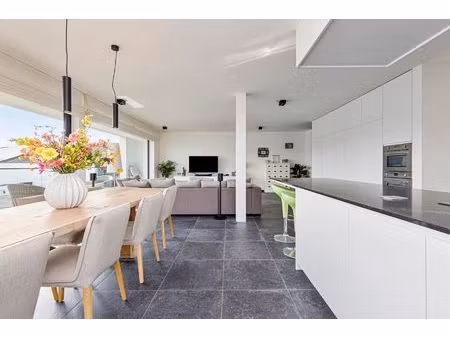 modern recent appartement met 3 slaapkamers en groot terras