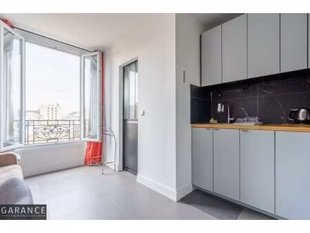 studio de 13m2  refait à neuf  dernier étage et vue dégag