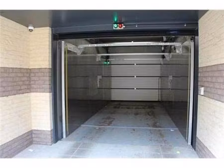 te koop:garage/parkeerplaats met autolift te middelkerke