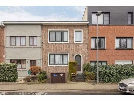 gezellige woning met ruime garage en stadskoer