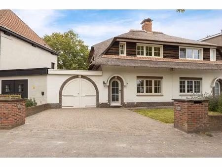 charmante rietgedekte hob met garage