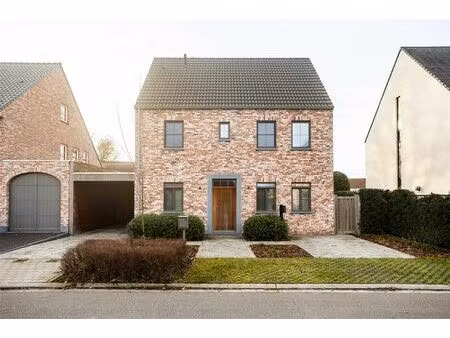 energievriendelijke ben-woning in rustige doodlopende straat te zomergem.