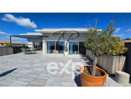 villa de 268m² sur 1025m² de jardin et piscine interieur
