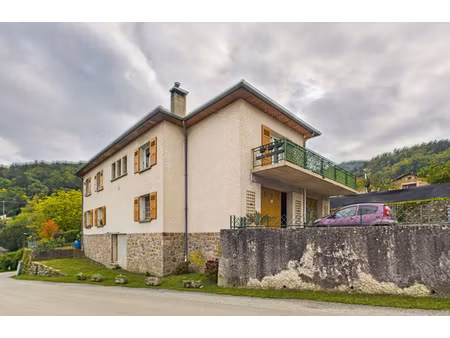 vente maison 7 pièces  191.00m²  le crestet