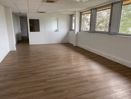 bureau de prestige de 86 m2 en location - bron  auvergne-rhône-alpes