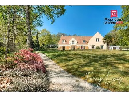 propriete avec tennis et piscine en bordure de golf